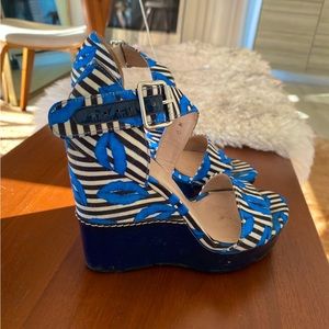 Stuart Weitzman Platform Sandal heel- blue and white strips with lips print - 36